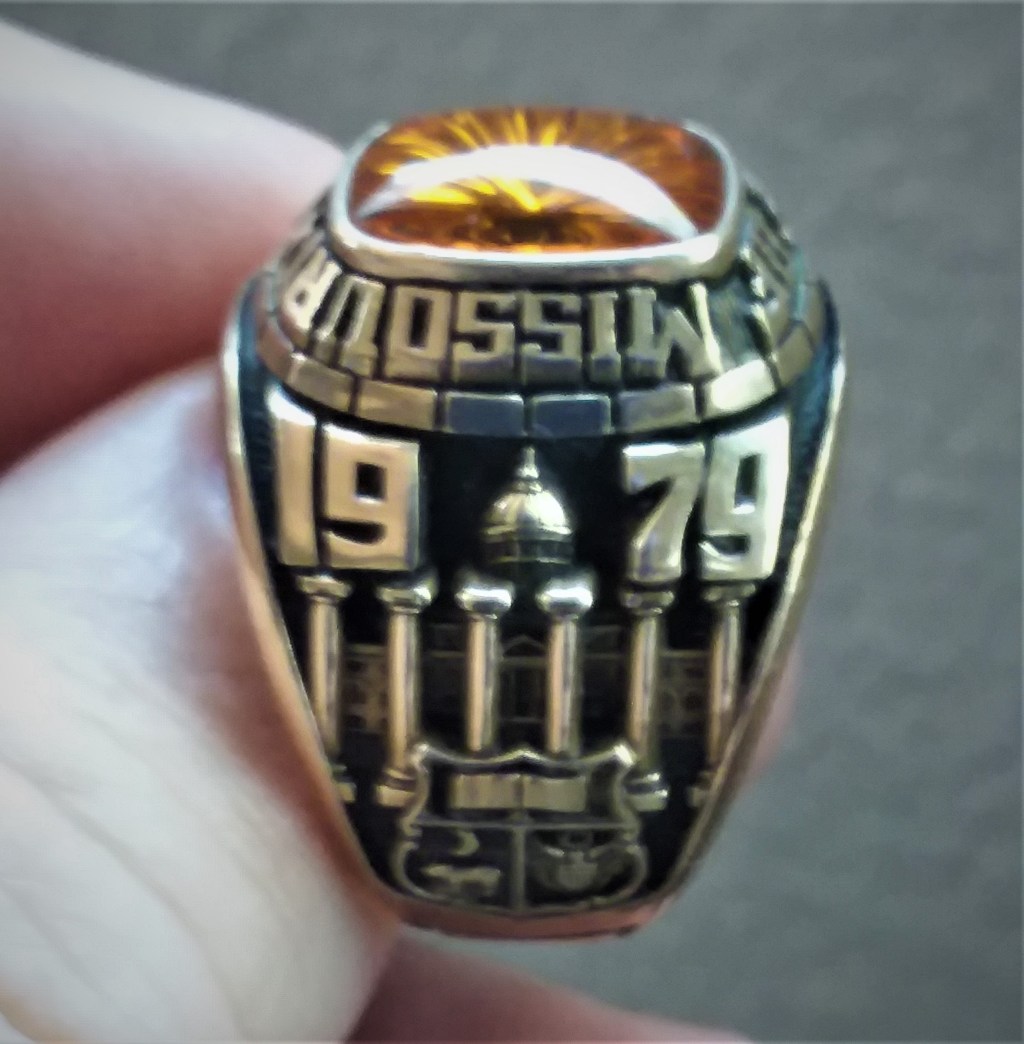 MU_ColumnsRing_May1979